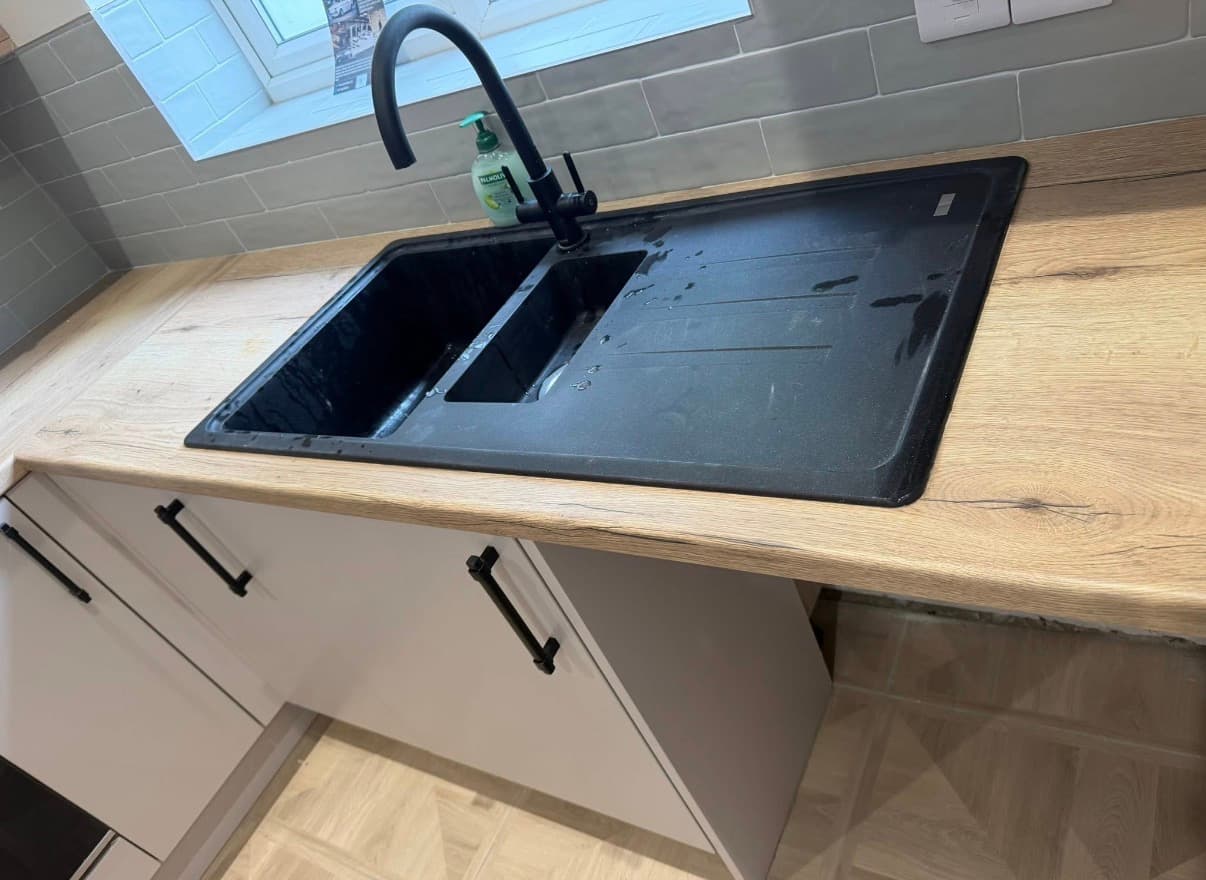 U-Shaped Bespoke Kitchen - Rental Renovation